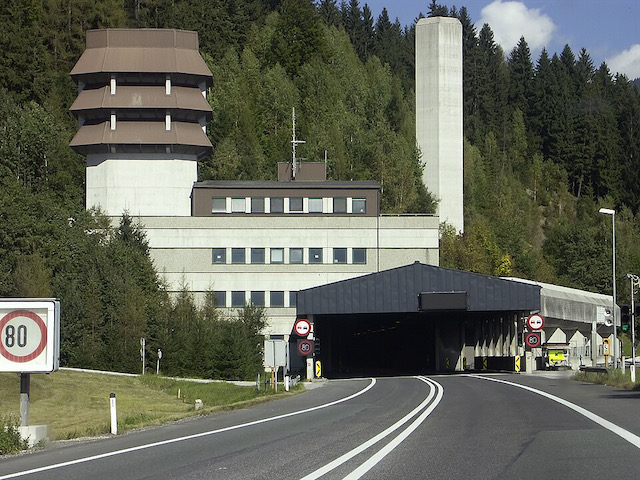 Bosrucktunnel (A9)